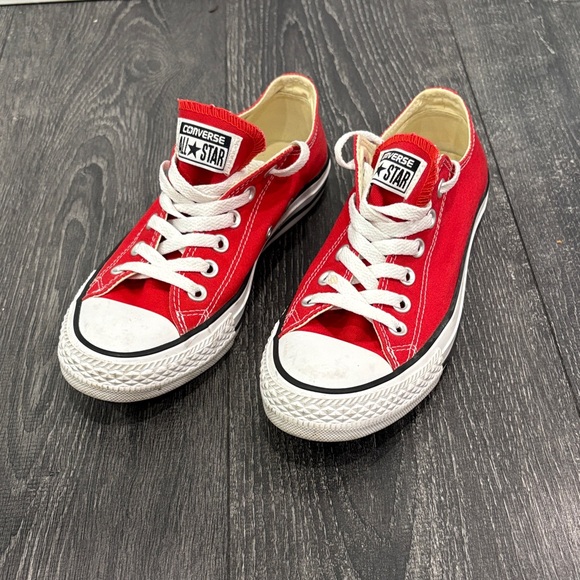 Converse Shoes - Red Converse Chuck Taylor ⭐️ ALL STAR Women's/ Kids